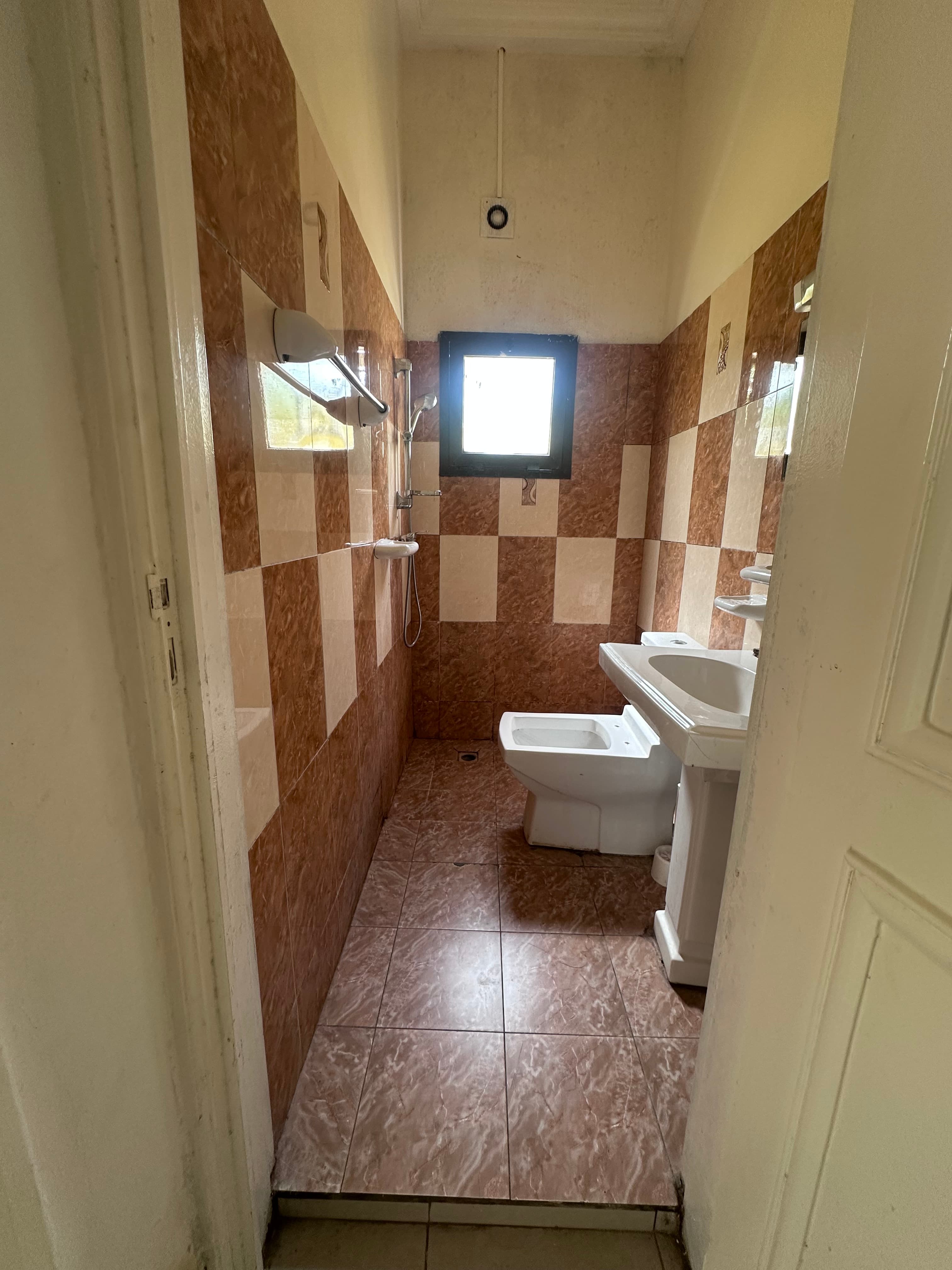 APPARTEMENT À LOUER À OKALA - image 10
