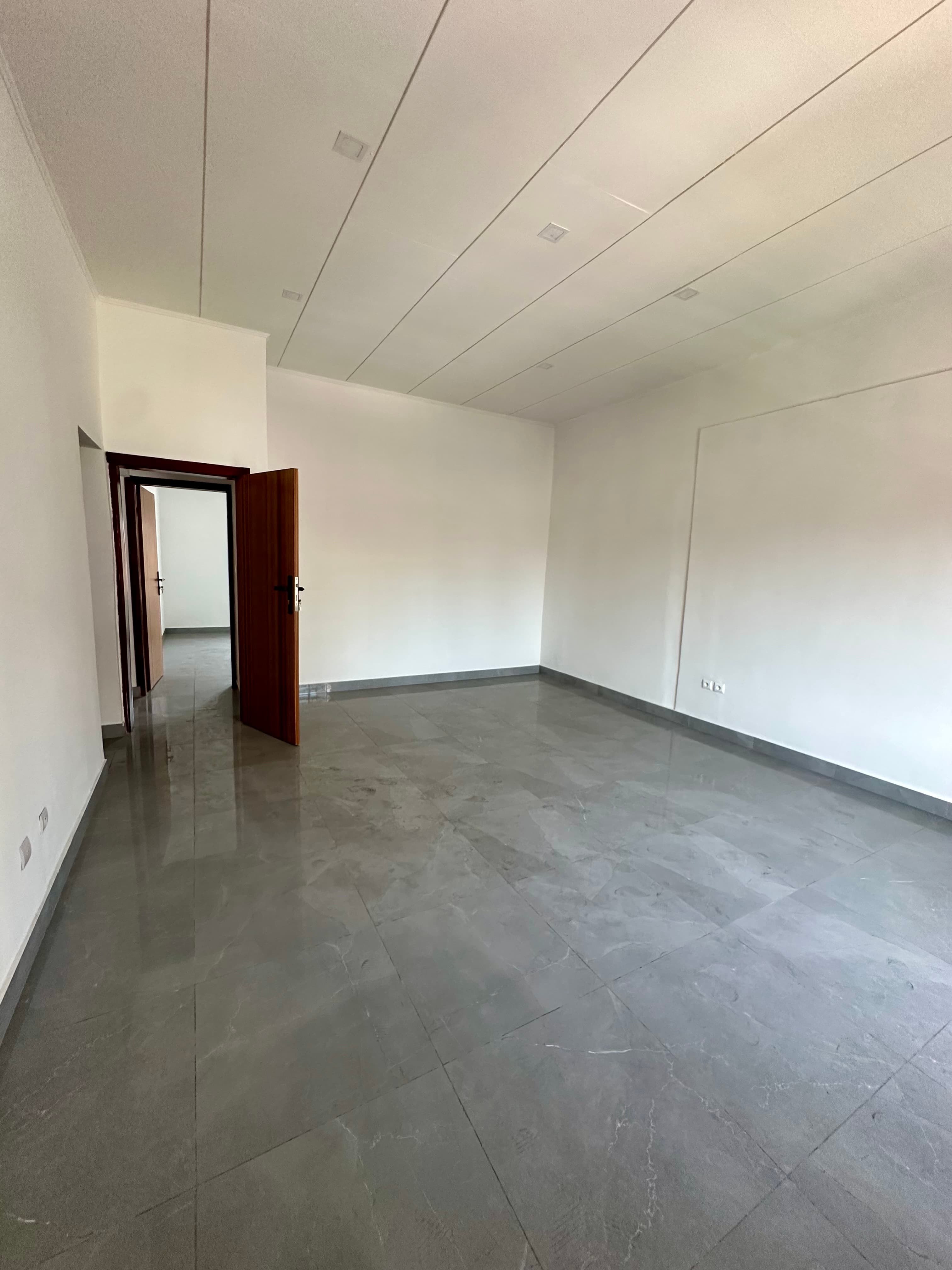 LOCAL COMMERCIAL A LOUER - view 4